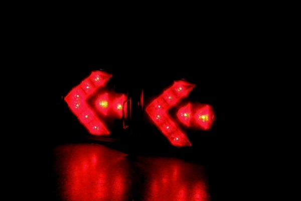仙台銘板 軽量型矢印板 LIGHT H400×W600mm 赤LED 3093102 - 3