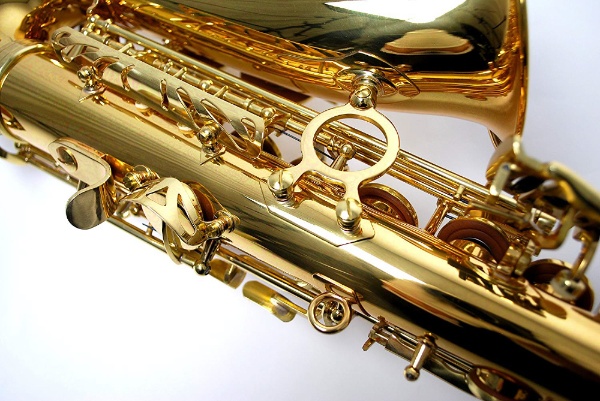 サロン専売ケルントナー　ケース付 アルトサックス　KAL-62 彫刻モデル 管楽器・吹奏楽器