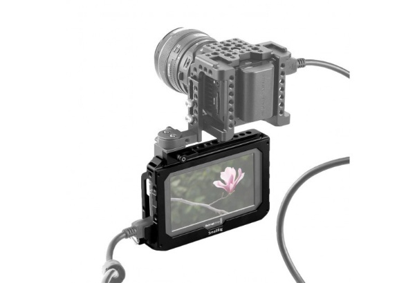 ビックカメラ.com - SmallRig Blackmagic Design Video Assist（5）専用モニターケージ 1726 ﾌﾞﾗｯｸ  1726