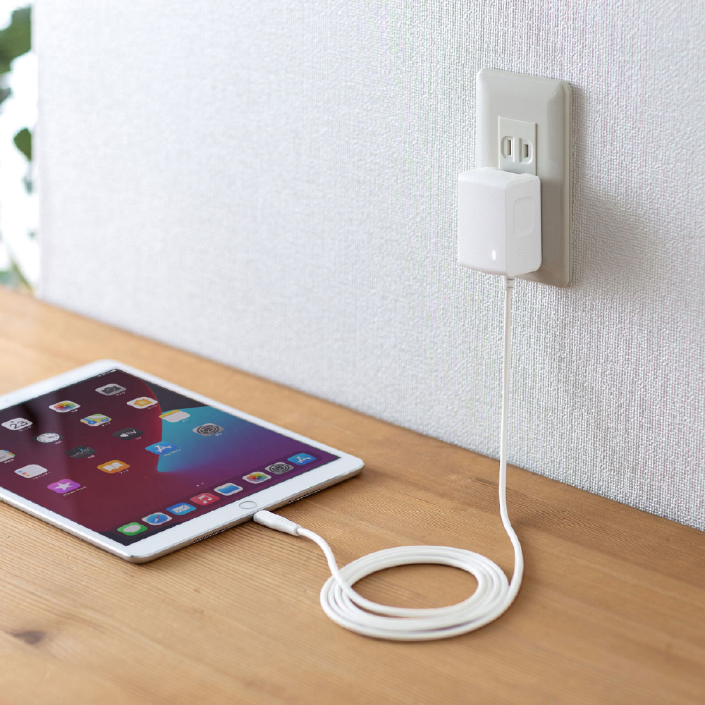 Lightning�P�[�u����̌^AC�[�d��i2.4A�j �z���C�g ACA-IP77LT_6