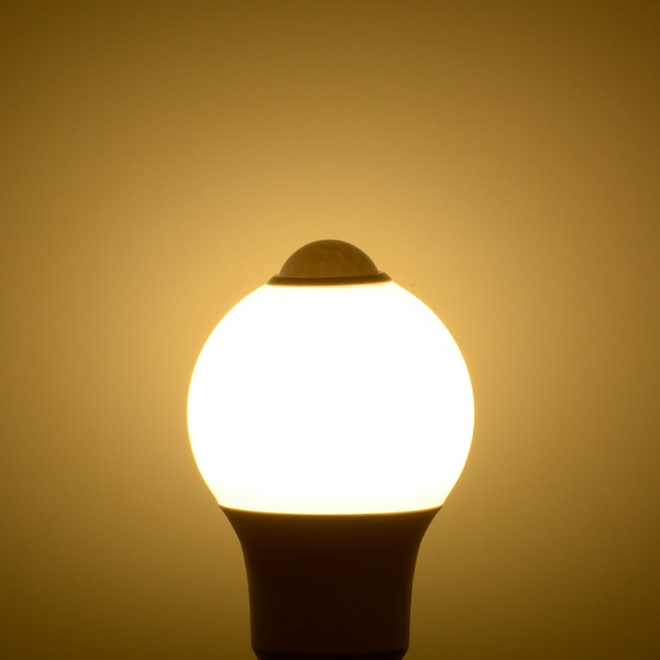 LED電球 E26 60形相当 人感明暗センサー付 電球色 LDA8L-GR51 [E26 