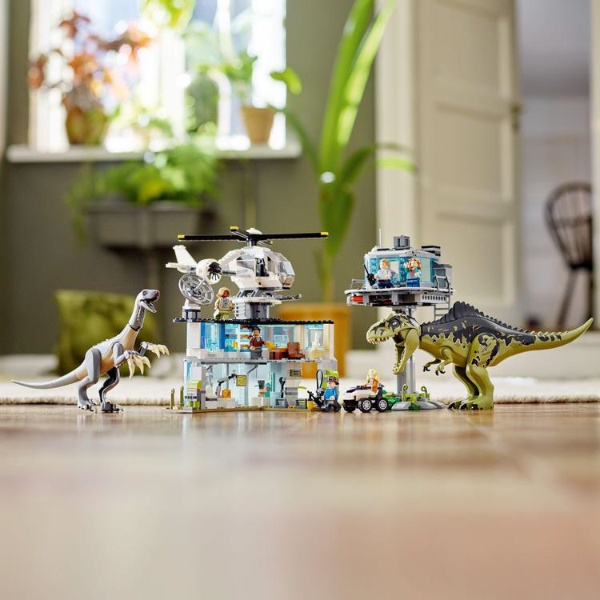 【人気直販】レゴ 76949 ギガノトサウルスとテリジノサウルスの猛攻撃 知育玩具