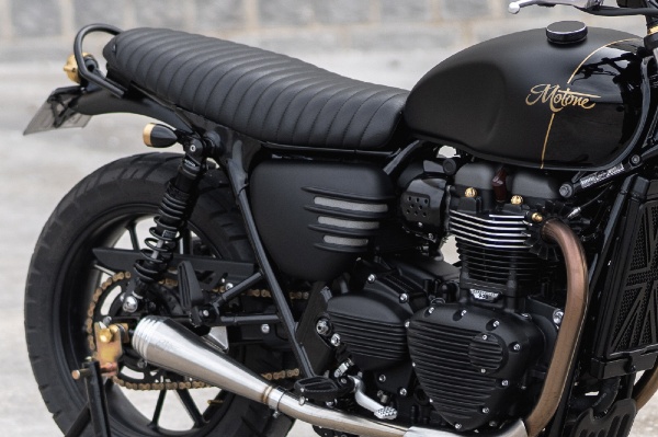 サイドカバー リブ T100 (17-23) Street Twin/Speed Twin 900 (16-23) マットブラック MTE141