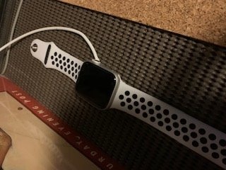 Apple Watch Nike+ Series 4（GPSモデル）- 40mm シルバーアルミニウム 