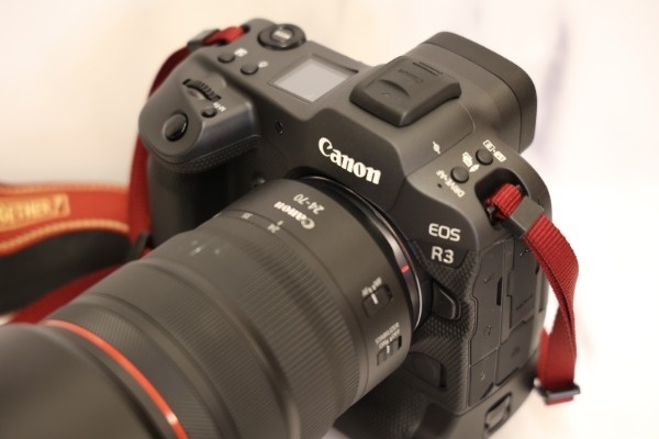 EOS R3 ミラーレス一眼カメラ [ボディ単体] キヤノン｜CANON 通販 | ビックカメラ.com